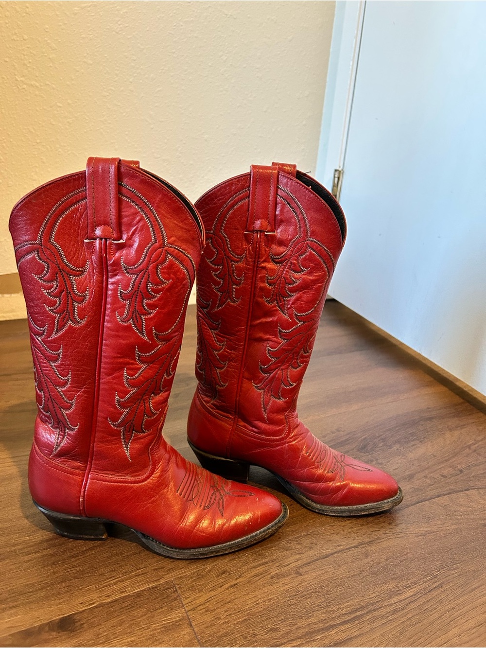 Tony Lama Red Leather Western Cowboy Boots - Picture 2 of 6